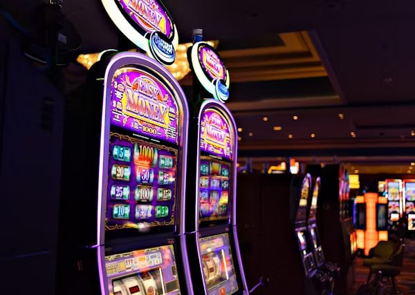 Tampilan antarmuka aplikasi benteng69 di layar Android dengan menu sportsbook, live dealer, dan slot